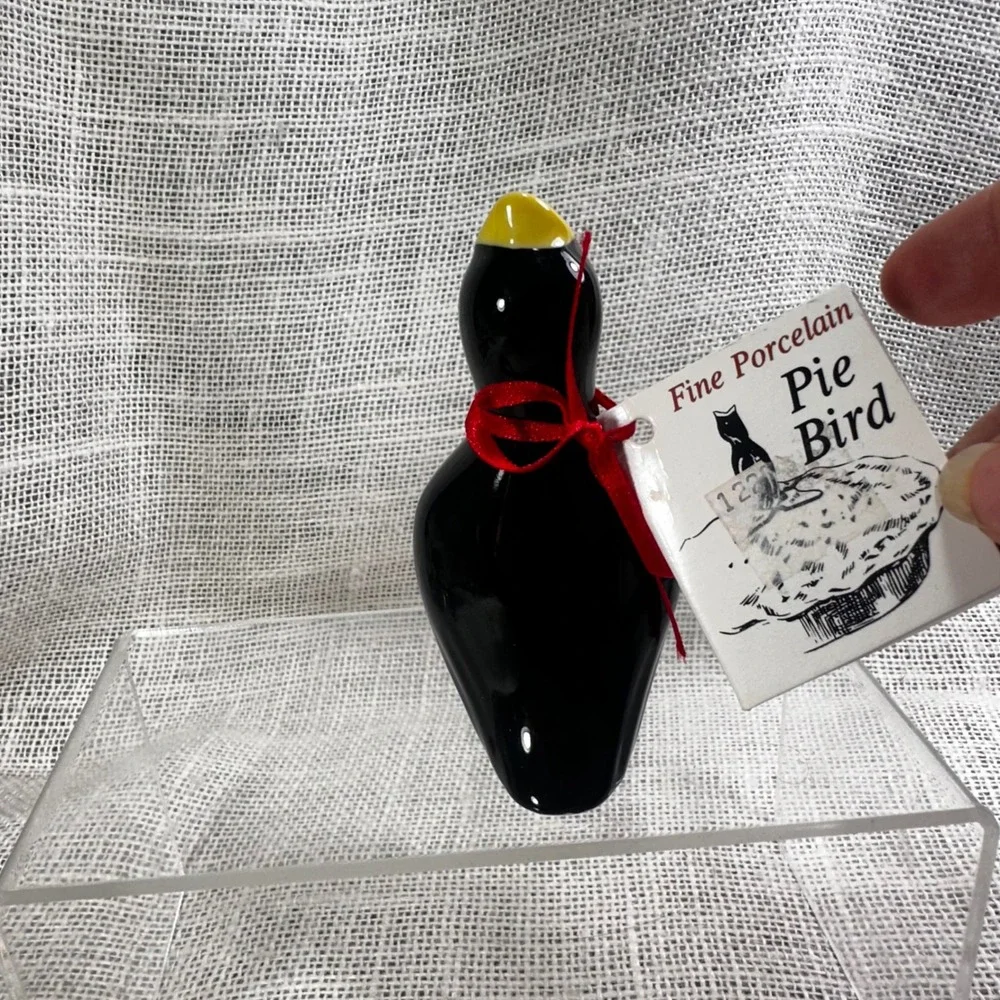 R&M International Black Cat Porcelain Pie Bird Vent Baker 7562-Black NWT